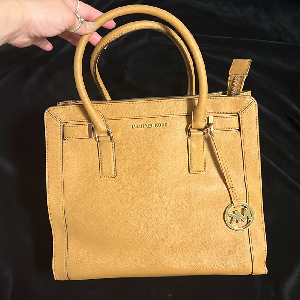 Michael Kors Dillon Tote Satchel Bag Camel Brown - Picture 2 of 6